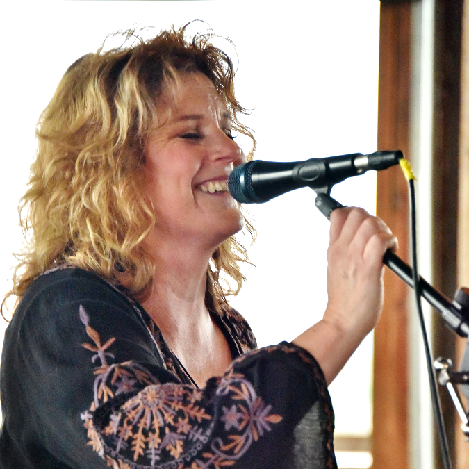 Leslie Adams - Vocals, Guitar